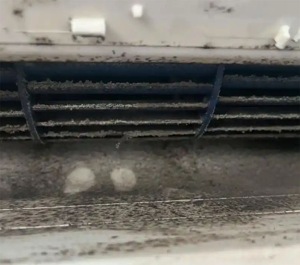 武安空调吹的风有股烧焦味是怎么回事